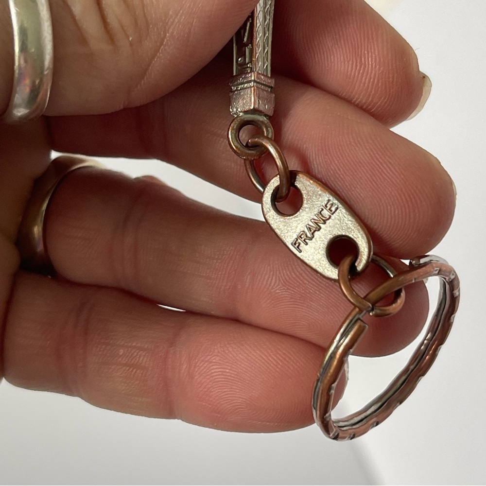 Eiffel Tower key ring Paris France silver tone and rose gold - Picture 9 of 9